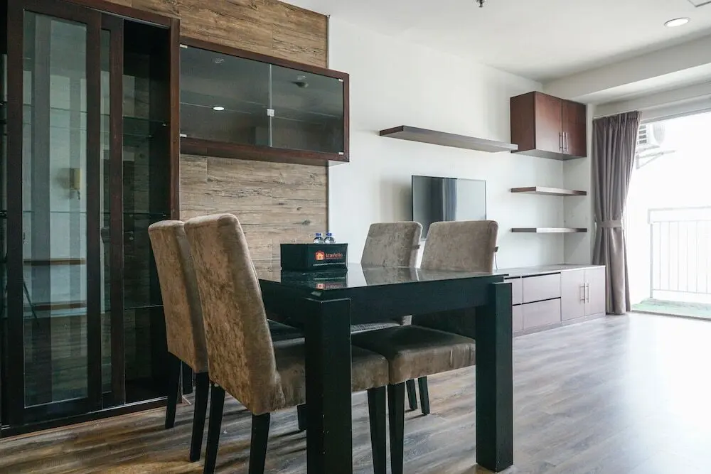 Джакарта: Spacious and Fully Furnished 2BR Cosmo Mansion Apartment