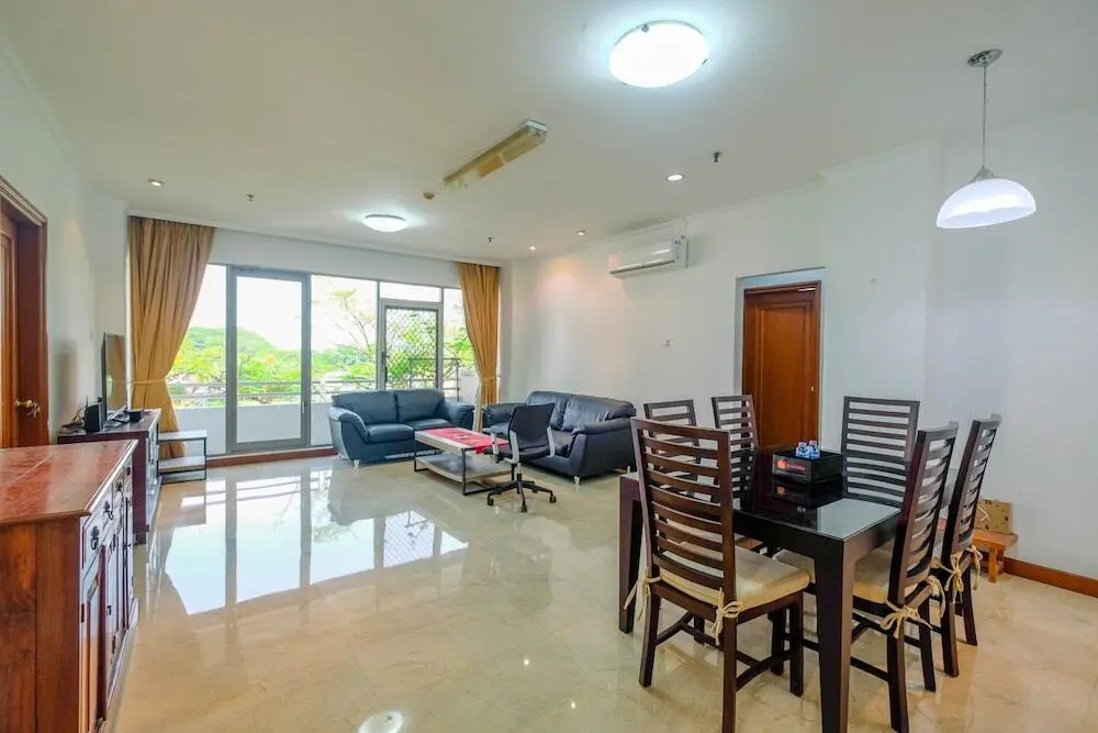Джакарта: Elegant and Spacious 3BR Apartment Kintamani Condominium