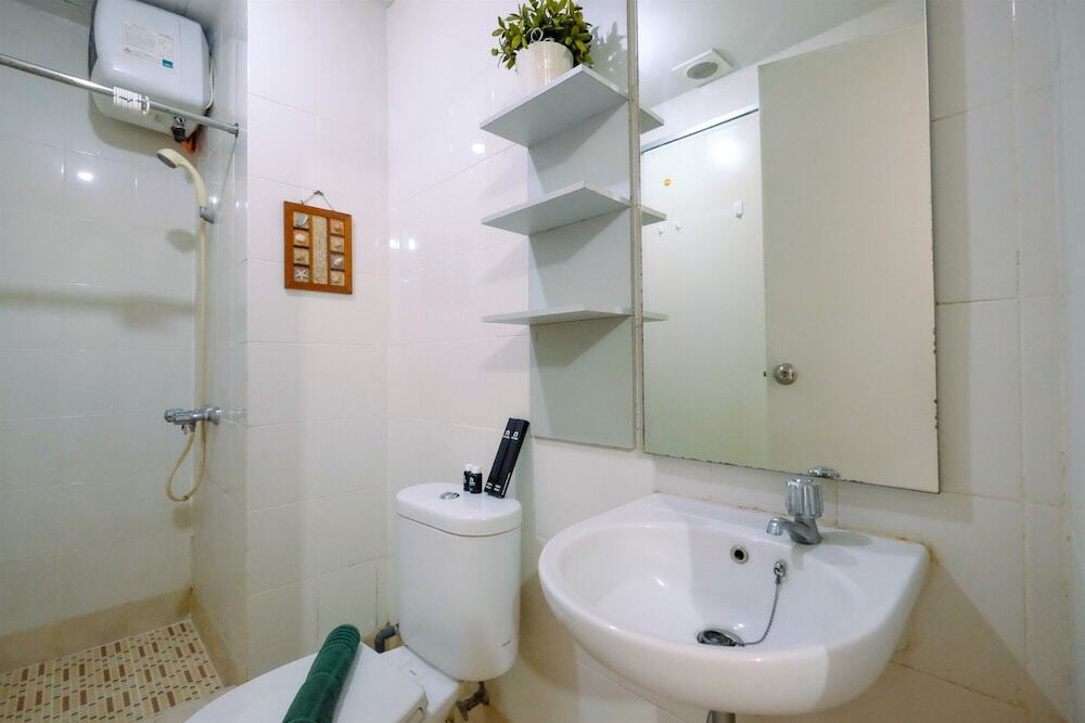 Джакарта: Spacious 2BR Apartment at The Lavande Residence