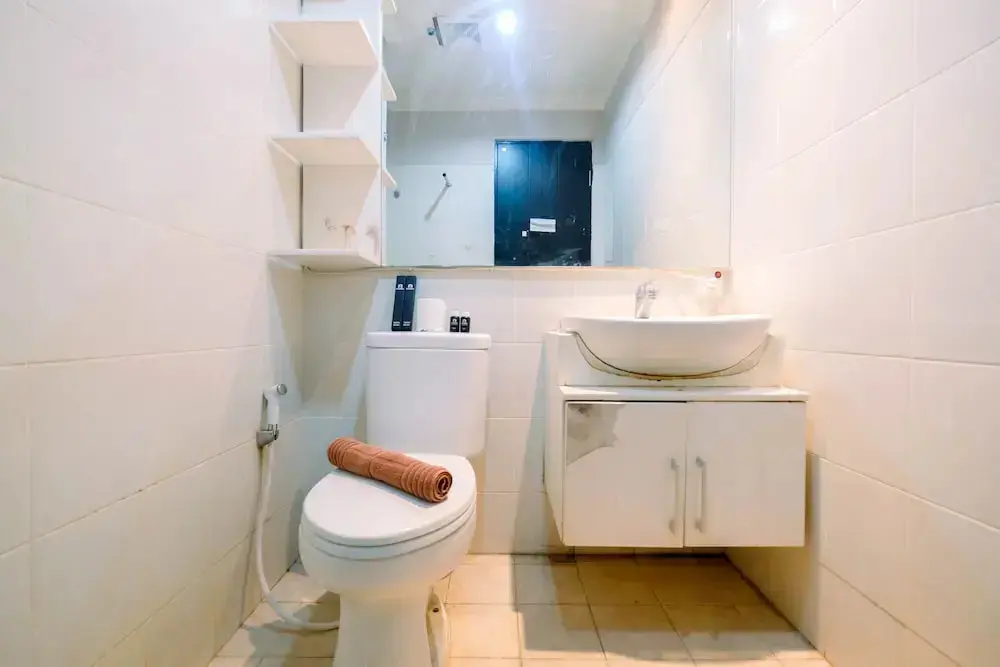 Джакарта: Homey 2BR Cervino Village Apartment