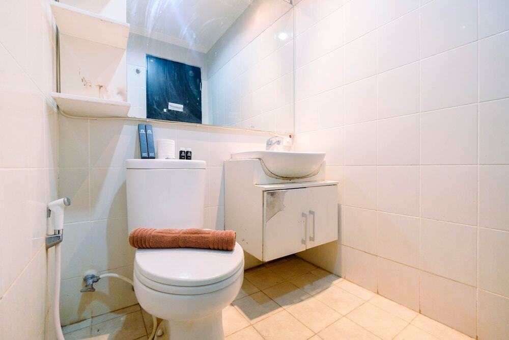 Джакарта: Homey 2BR Cervino Village Apartment