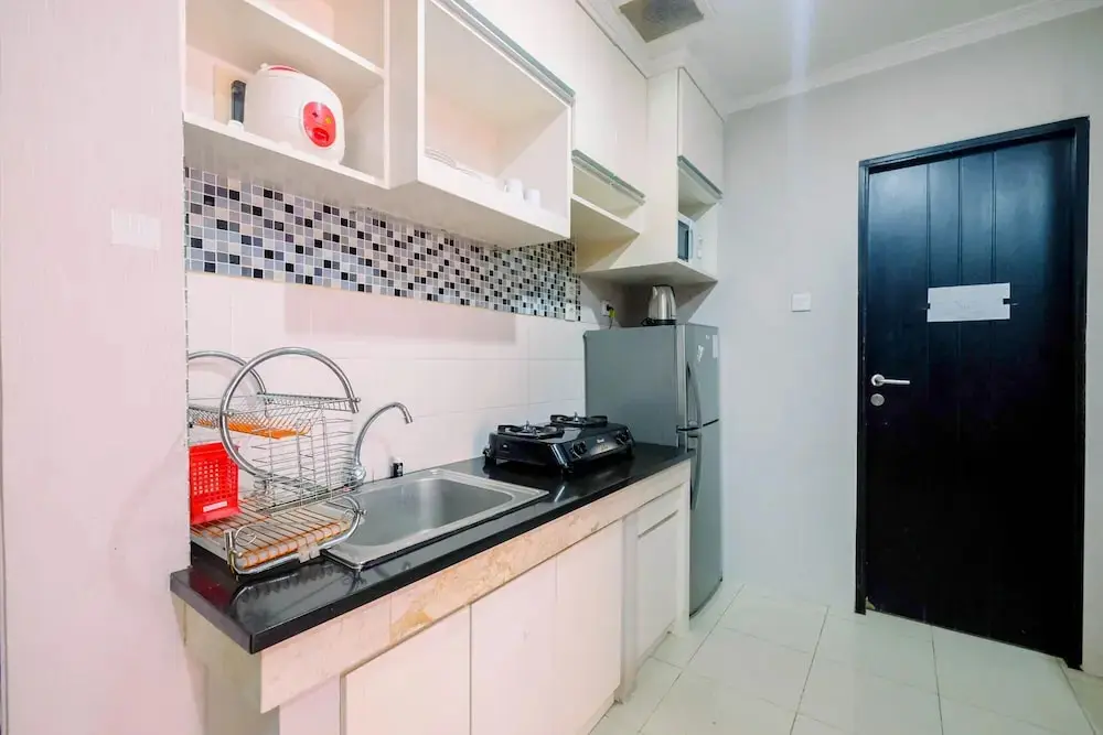 Джакарта: Homey 2BR Cervino Village Apartment