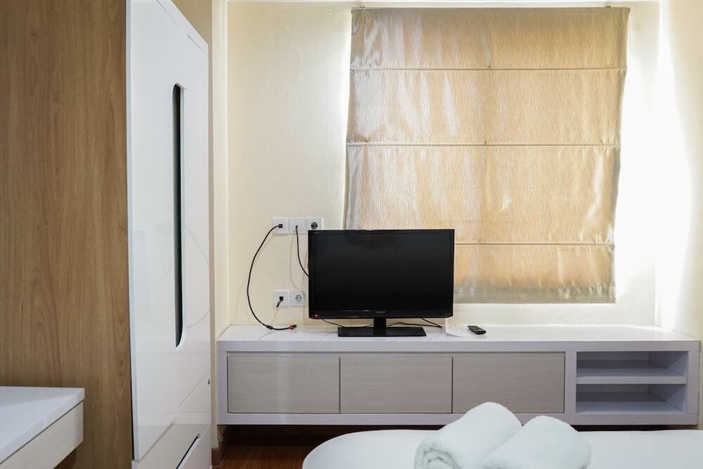 Джакарта: Elegant and Comfy 1BR Green Central City Apartment By Travelio