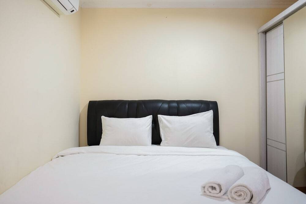 Джакарта: Elegant and Comfy 1BR Green Central City Apartment By Travelio