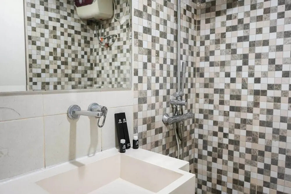 Джакарта: Elegant and Comfy 1BR Green Central City Apartment By Travelio