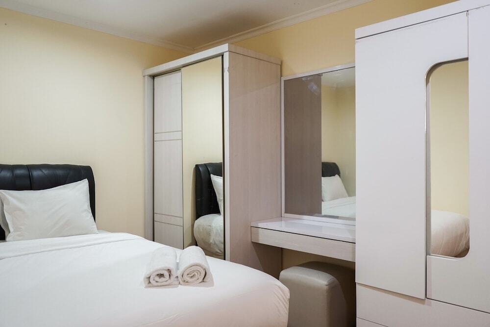 Джакарта: Elegant and Comfy 1BR Green Central City Apartment By Travelio