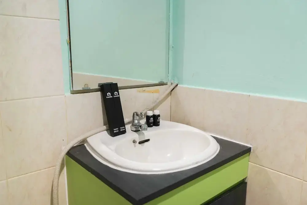 Джакарта: Elegant and Comfy 1BR Green Central City Apartment