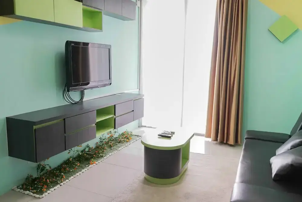 Джакарта: Elegant and Comfy 1BR Green Central City Apartment