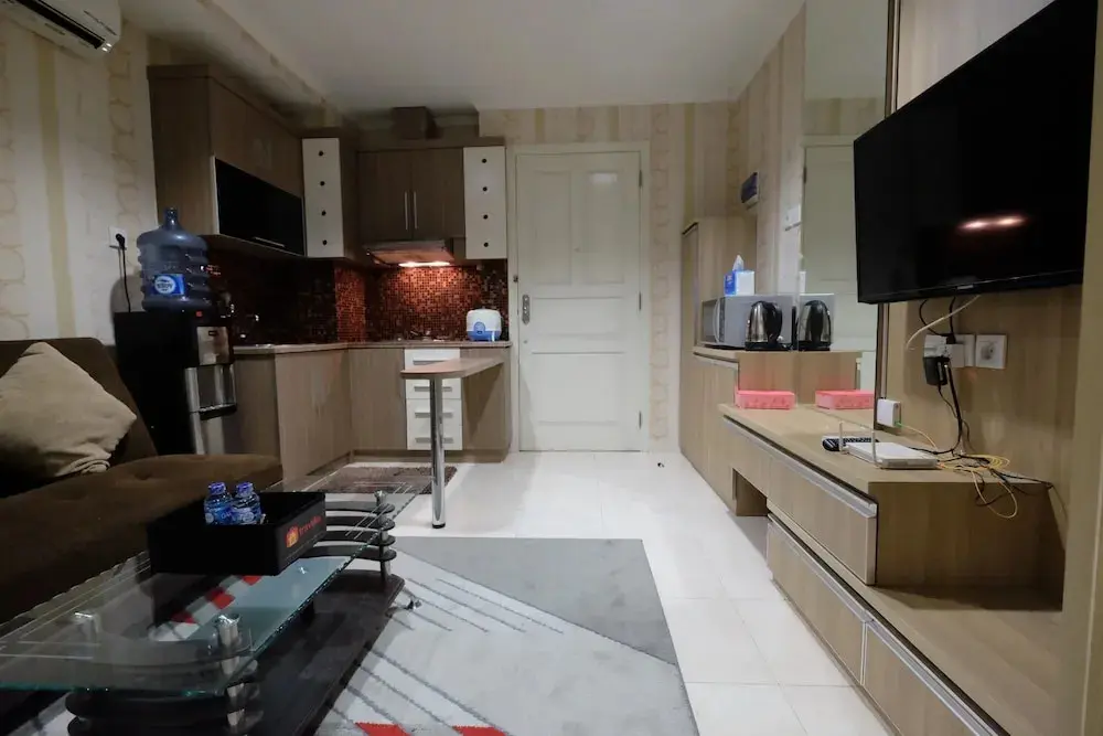 Джакарта: Modern and Gorgeous 1BR The Boulevard Apartment