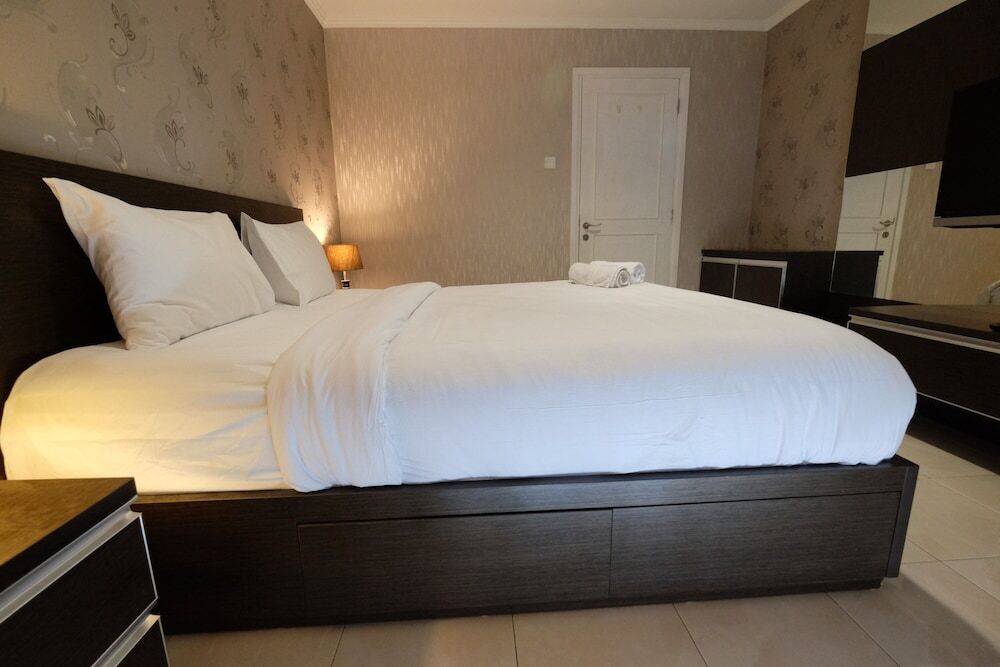 Джакарта: Modern and Gorgeous 1BR The Boulevard Apartment