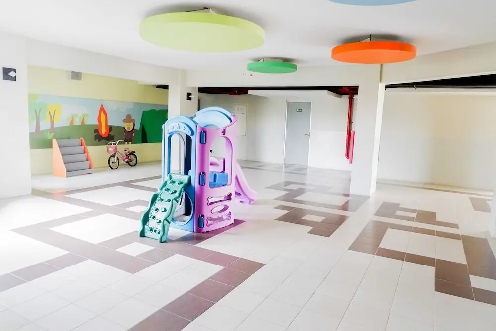 Сурабая: Cozy 2BR Apartement at Dian Regency