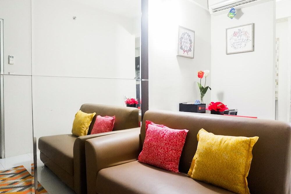 Сурабая: Cozy 2BR Apartement at Dian Regency