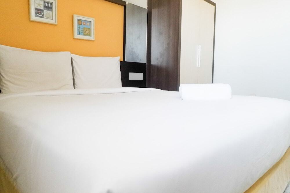 Сурабая: Cozy 2BR Apartement at Dian Regency