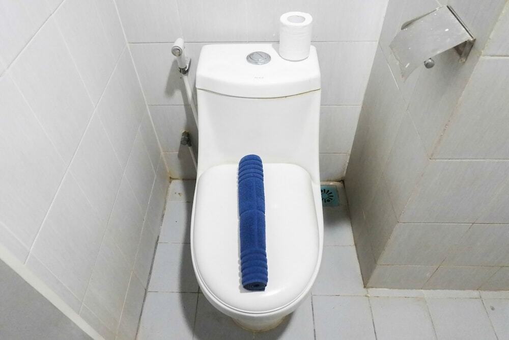 Сурабая: Cozy 2BR Apartement at Dian Regency