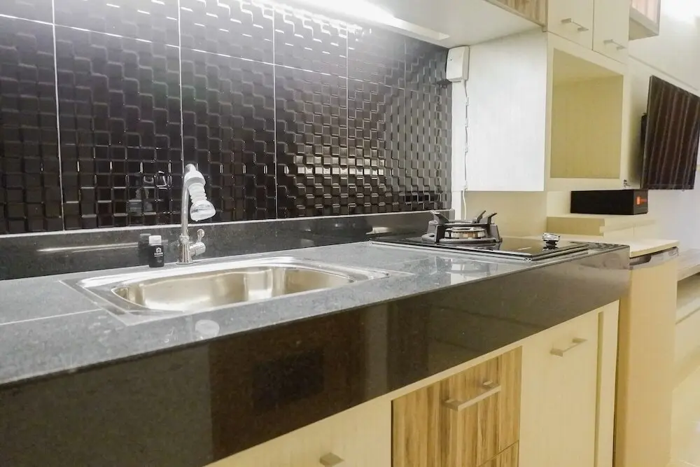 Сурабая: Comfy Studio Apartment at Bale Hinggil