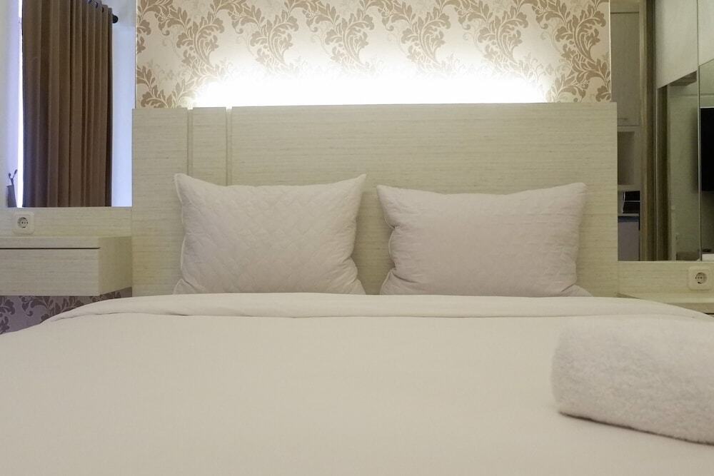 Сурабая: Comfy Studio Apartment at Bale Hinggil