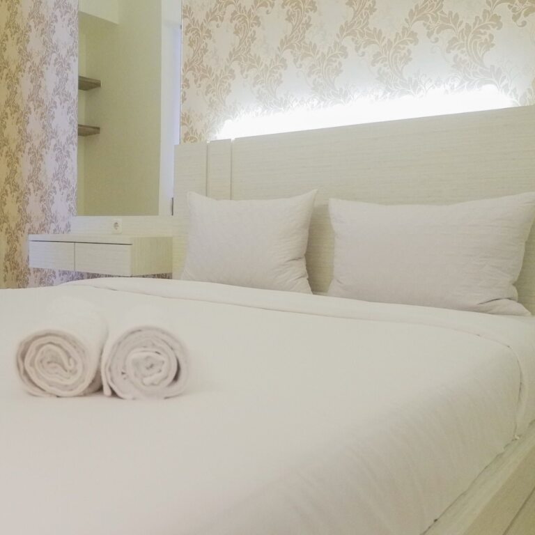 Сурабая: Comfy Studio Apartment at Bale Hinggil
