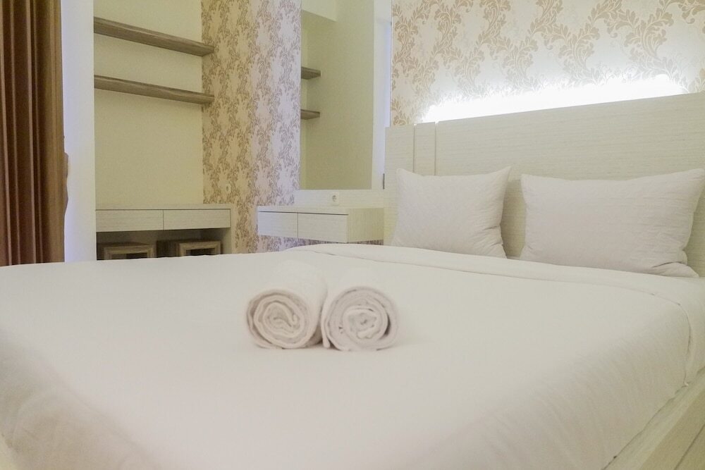 Сурабая: Comfy Studio Apartment at Bale Hinggil