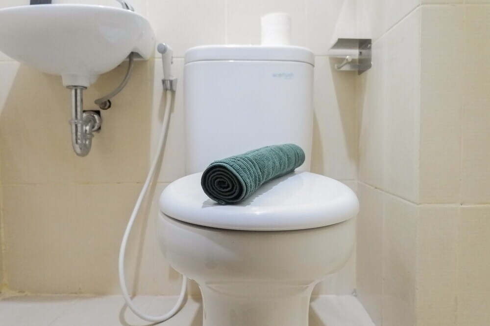Сурабая: Comfy Studio Apartment at Bale Hinggil