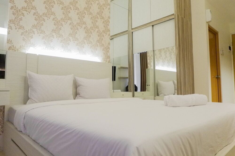 Сурабая: Comfy Studio Apartment at Bale Hinggil