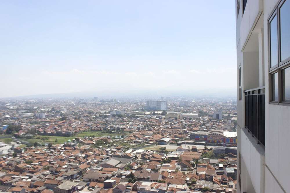 Бандунг: Gorgeous Studio at Mekarwangi Square Apartment with Mountain View