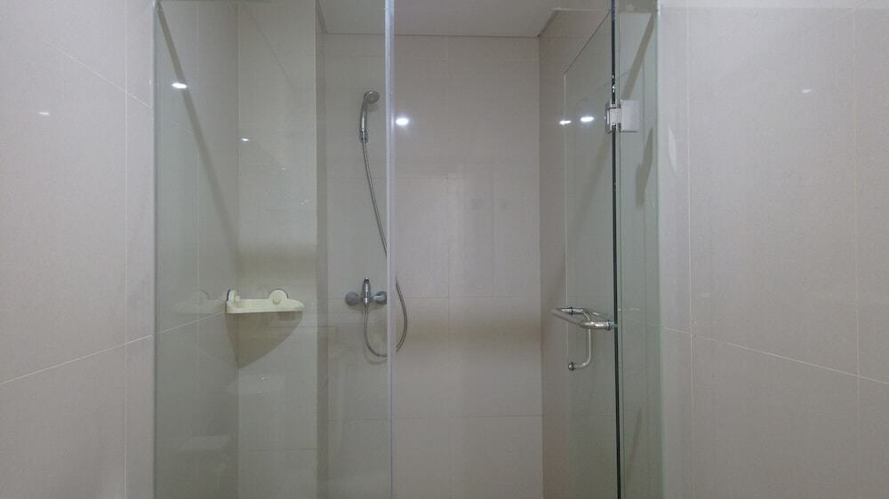 Бандунг: Deluxe 3BR Apartment with City View at Landmark Residence