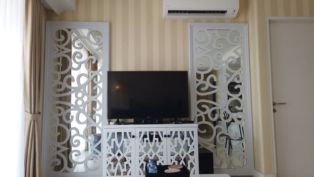 Бандунг: Deluxe 3BR Apartment with City View at Landmark Residence