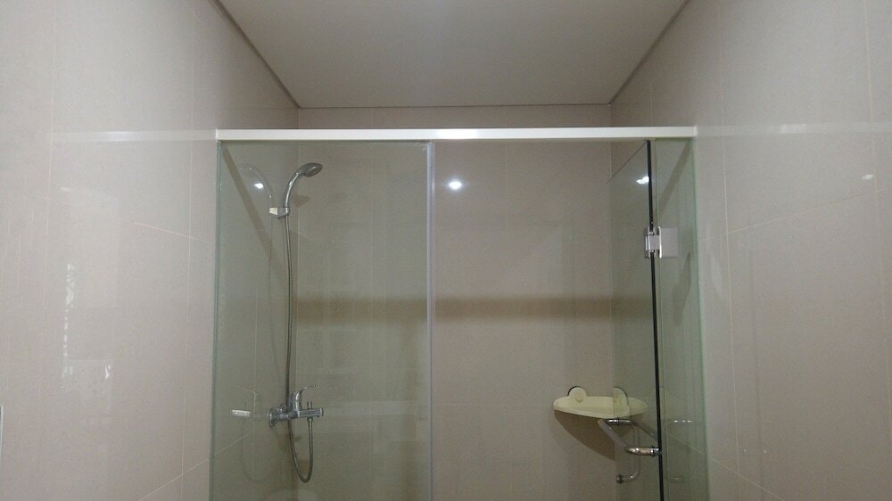 Бандунг: Deluxe 3BR Apartment with City View at Landmark Residence