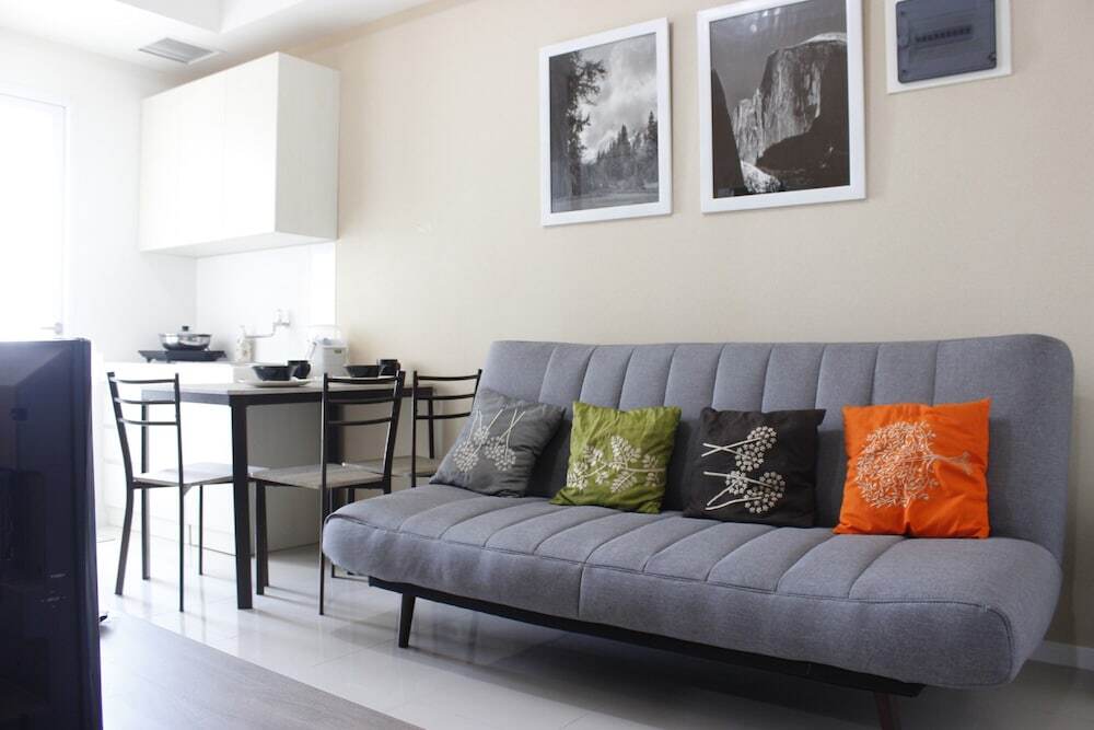 Бандунг: Warm 2BR Apartment at Parahyangan Residence