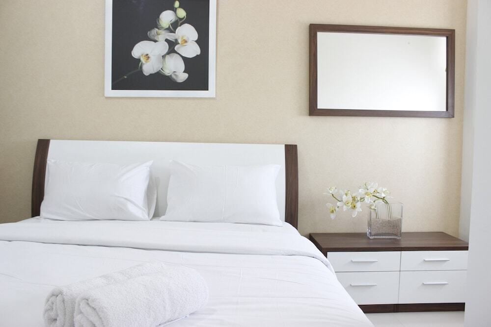 Бандунг: Warm 2BR Apartment at Parahyangan Residence