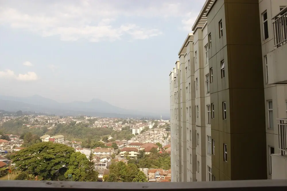 Classic 1BR Apartment @ Parahyangan Residence — фото 1