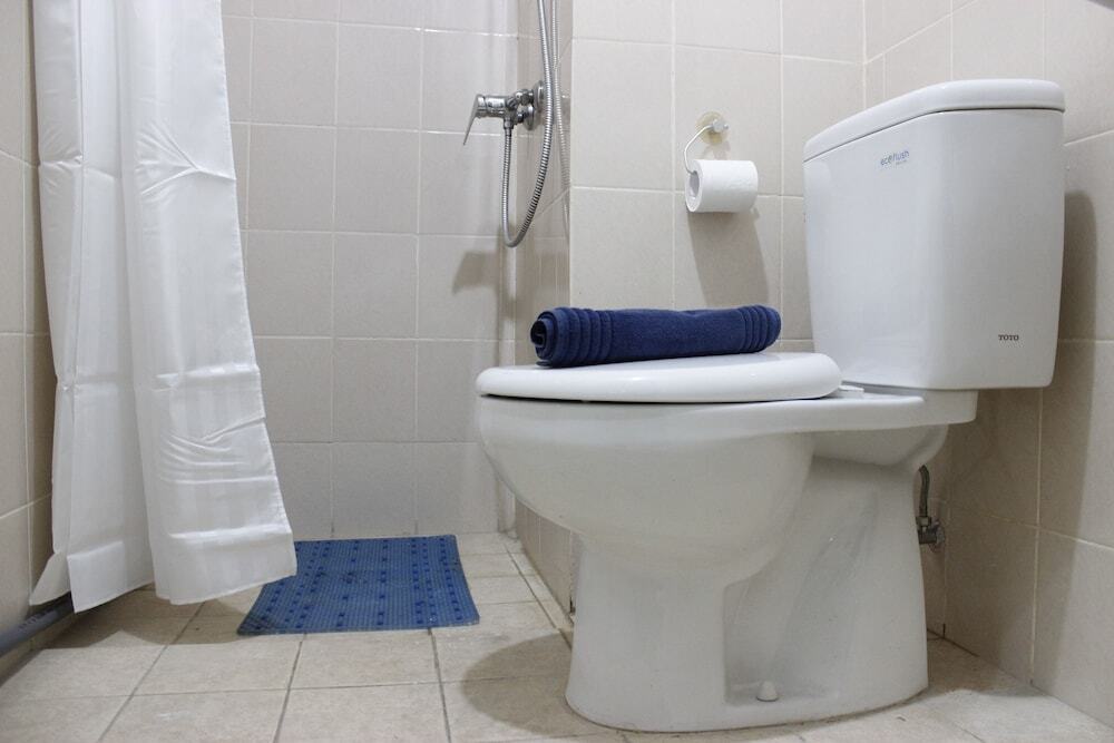 Бандунг: Bright & Cozy 2BR Apartment at Parahyangan Residence