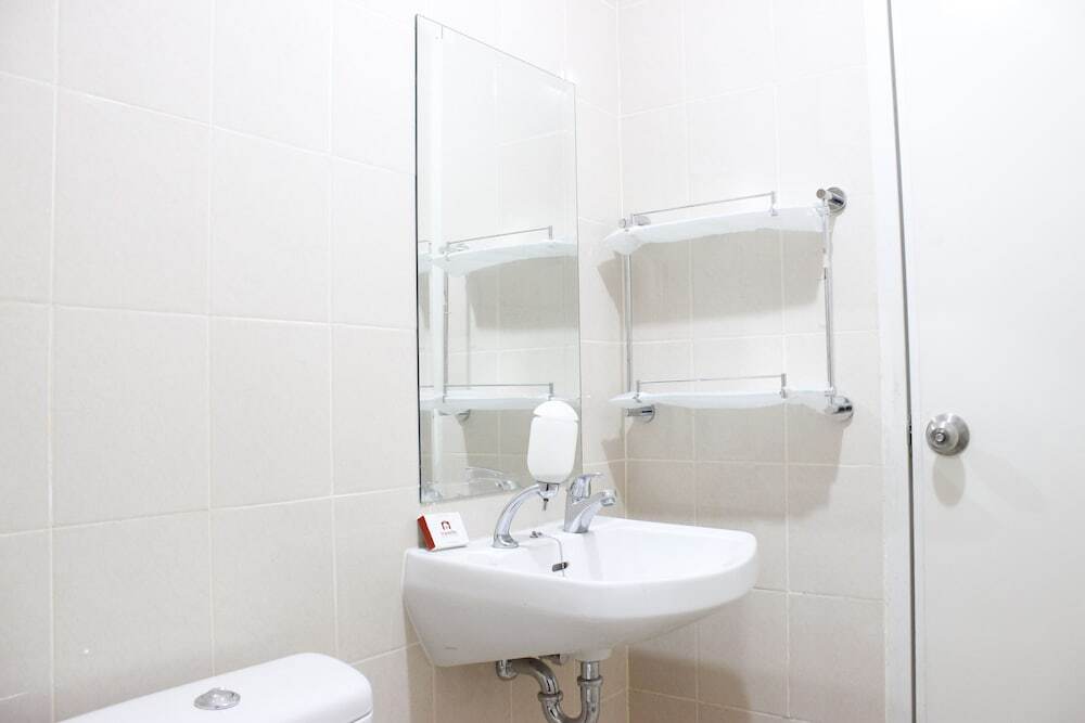 Бандунг: Bright & Cozy 2BR Apartment at Parahyangan Residence