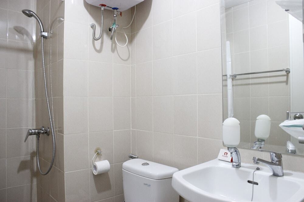 Бандунг: Bright & Cozy 2BR Apartment at Parahyangan Residence