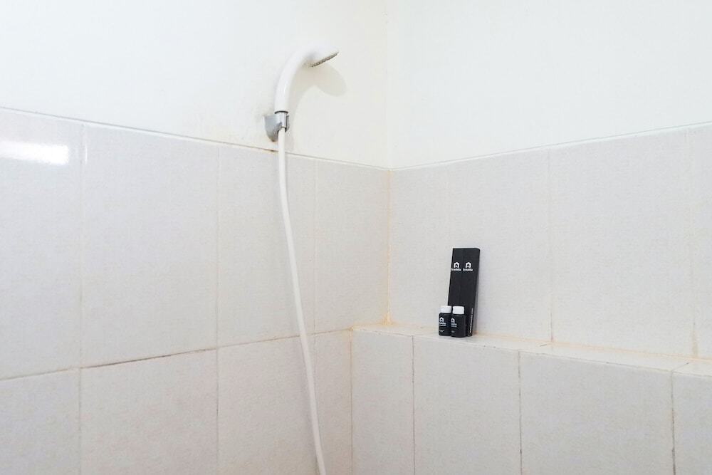 Сурабая: Comfy and Relaxing Studio Apartment at Educity Pakuwon By Travelio