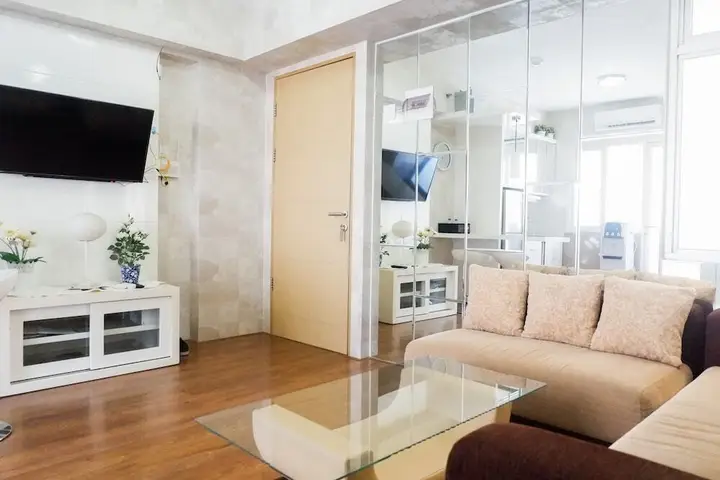 Сурабая: Quiet 2BR Apartment at Educity Pakuwon