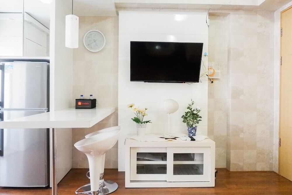Сурабая: Quiet 2BR Apartment at Educity Pakuwon
