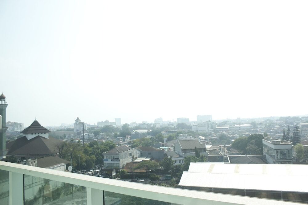Бандунг: Spacious and Artistic 2BR @ Tamansari La Grande Apartment