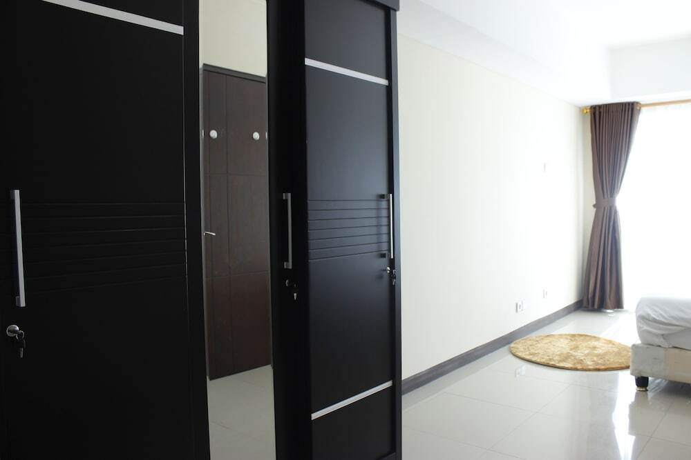 Spacious and Artistic 2BR @ Tamansari La Grande Apartment — фото 1