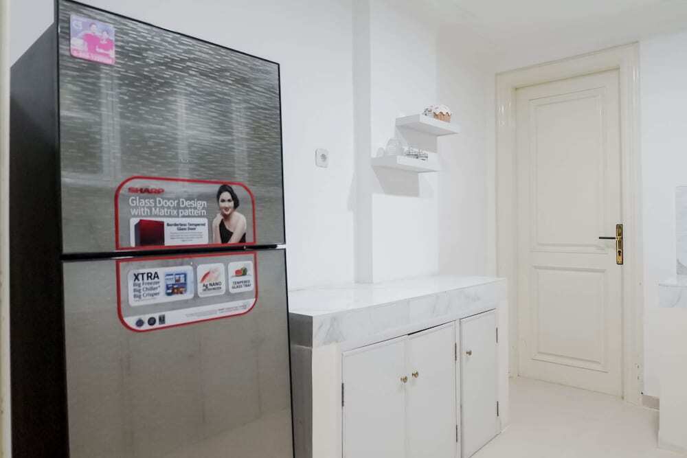 Сурабая: Spacious High Floor 2BR at Taman Beverly Apartment