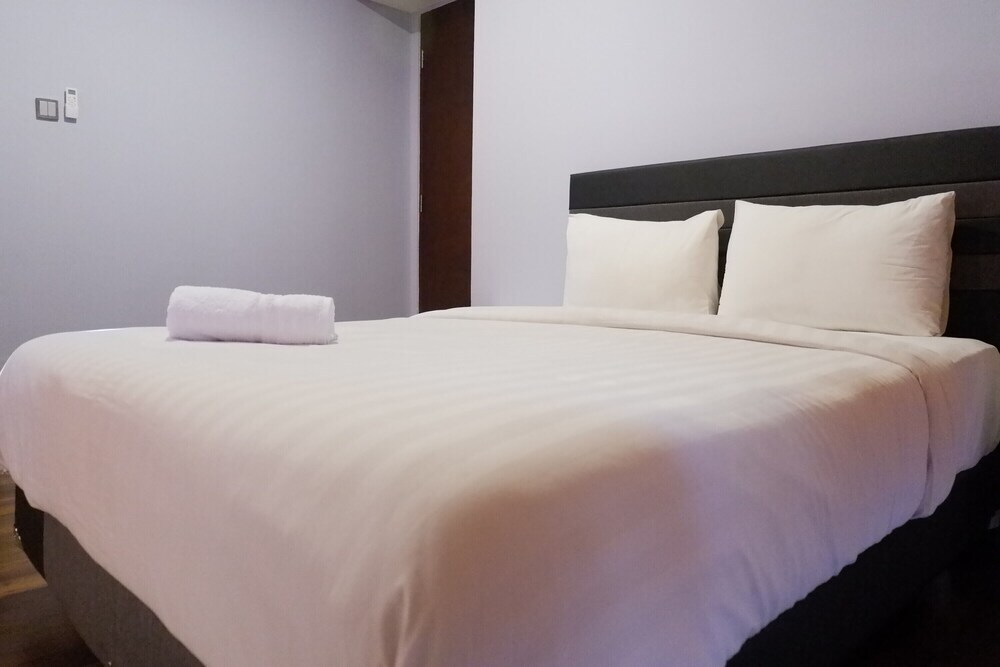 Сурабая: 2BR Apartment near Marvell City Mall at The Linden