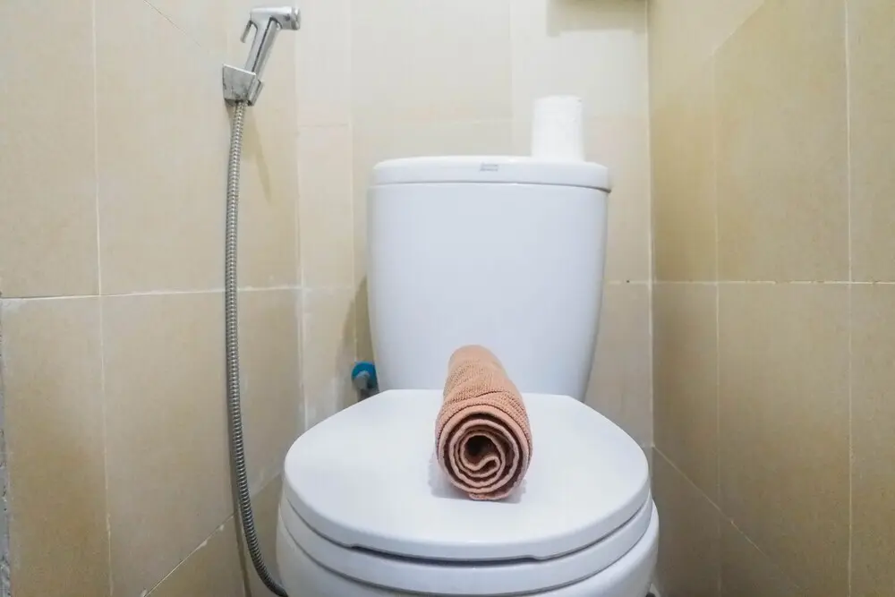 Сурабая: Modern 1BR Apartment at Menara Rungkut