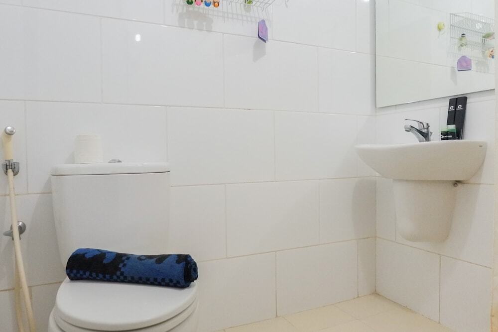 Сурабая: Cozy 2BR at Waterplace Apartment