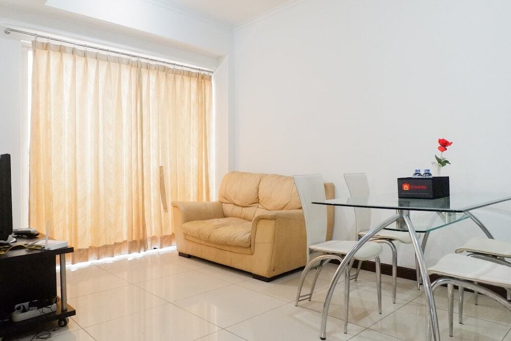 Сурабая: Cozy 2BR at Waterplace Apartment