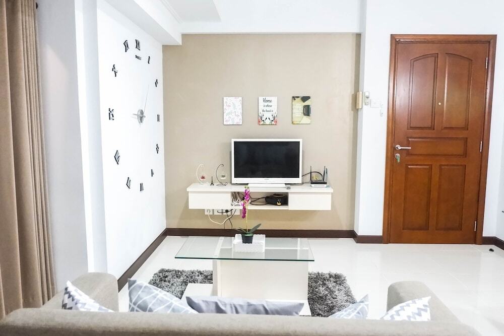 Сурабая: Convenient 3BR Apartment at Waterplace Residence Pakuwon Indah