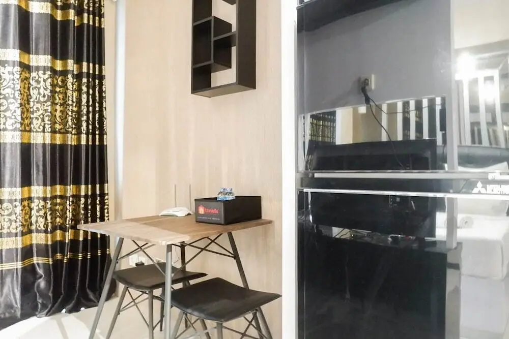 Сурабая: Gorgeous Studio Apartment at Supermall Mansion la Riz
