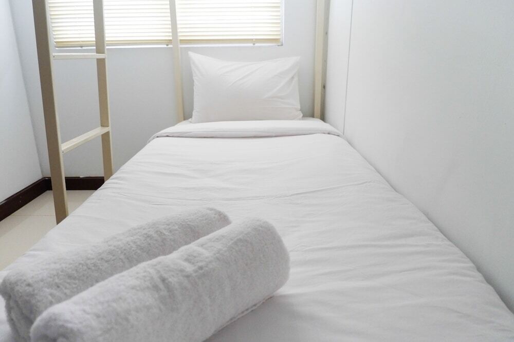 Сурабая: Comfy 2BR Apartment at Waterplace Residence Pakuwon Indah