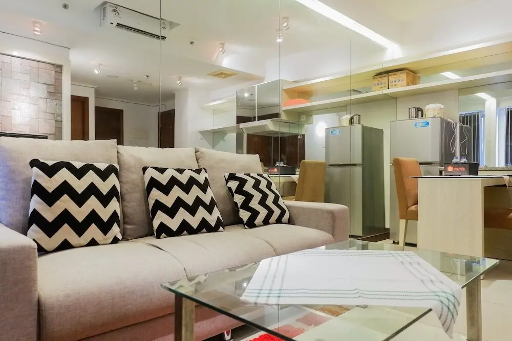 Сурабая: Comfy 2BR Apartment at Waterplace Residence Pakuwon Indah
