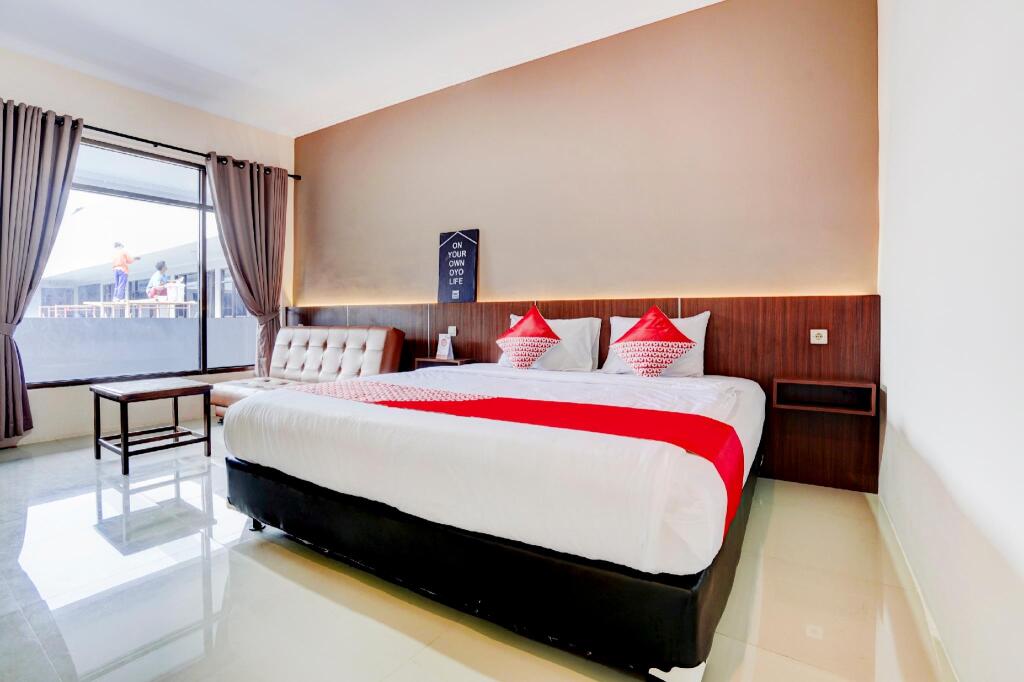 Чиребон: Capital O 2242 Hotel Rahayu