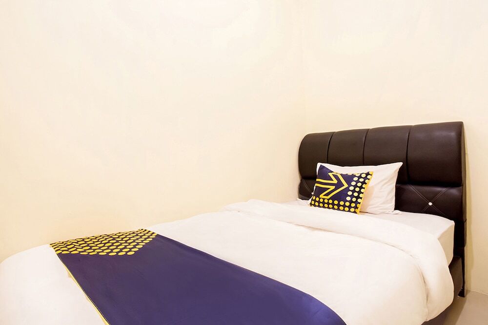 Медан: SPOT ON 2373 Executive Inn 2